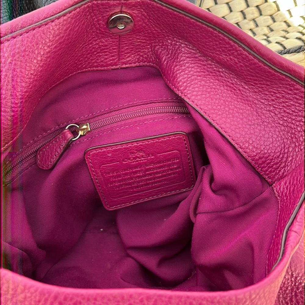 Magenta colored Coach handbag in Beautiful Excellent Condition